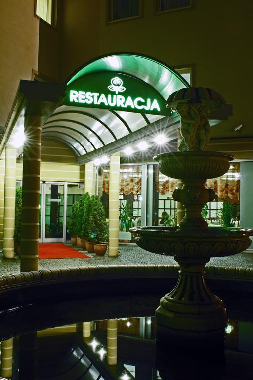 L'Ascada Hotel Śrem Exterior foto