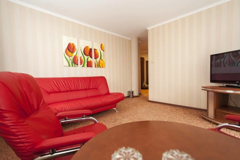 L'Ascada Hotel Śrem Exterior foto